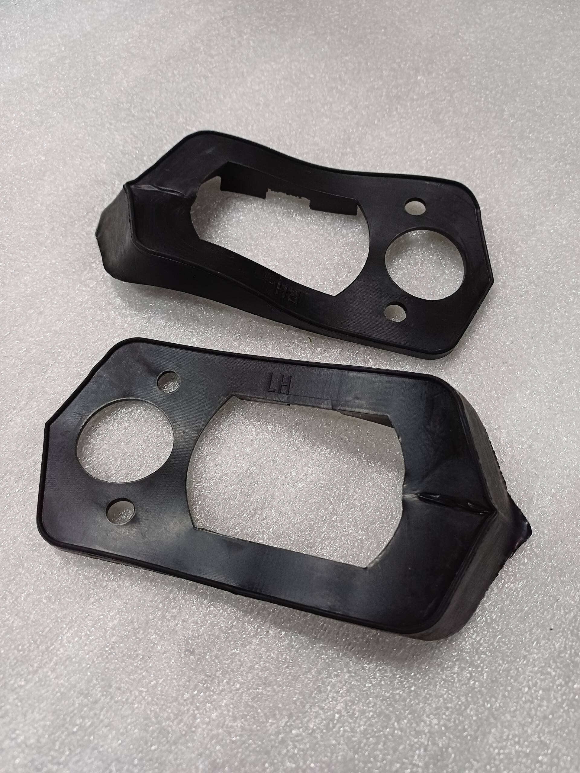 Joints caoutchouc de feu de position av (paire)